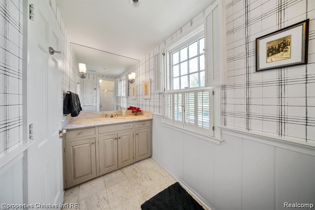 6050 W Surrey Road, Bloomfield Hills, MI 48301 — Photo 9
