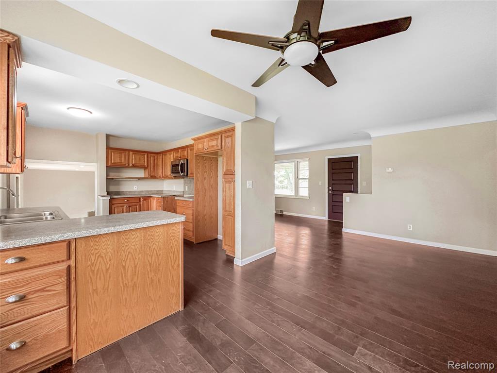 4078 W Coldwater Road, Flint, MI 48504 — Photo 9