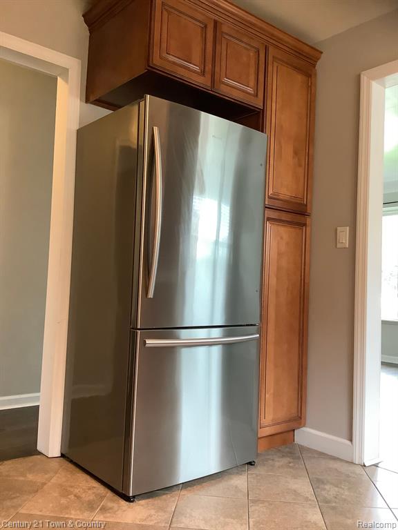 8953 NIVER Avenue, Allen Park, MI 48101 — Photo 5