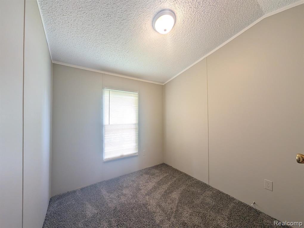 18 Bellwood, Swartz Creek, MI 48473 — Photo 8