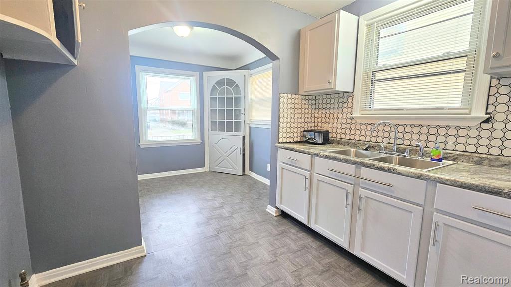 10001 Winthrop Street, Detroit, MI 48227 — Photo 9
