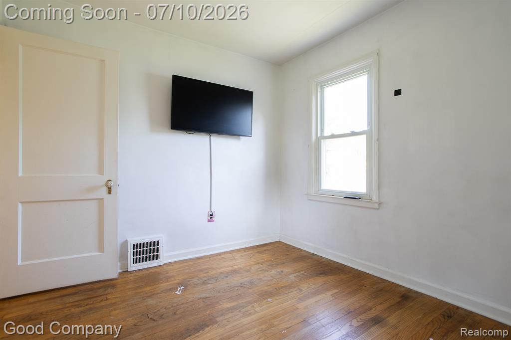 723 Pine Street, Wyandotte, MI 48192 — Photo 17