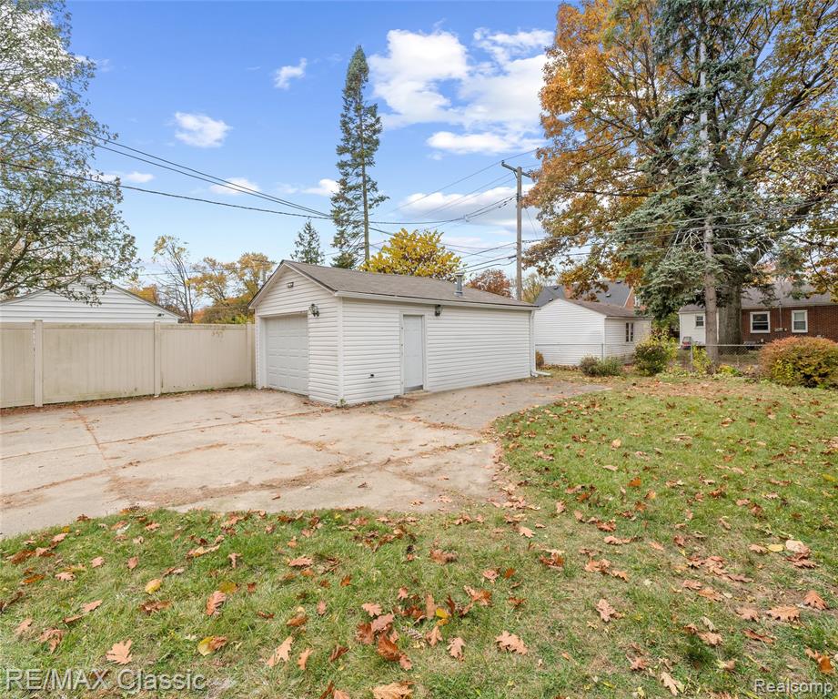 9951 Berwyn, Redford, MI 48239 — Photo 38