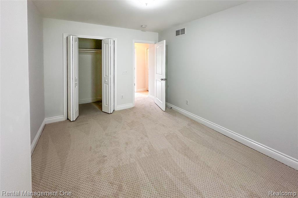 5742 PUTNAM Drive, West Bloomfield, MI 48323 — Photo 33