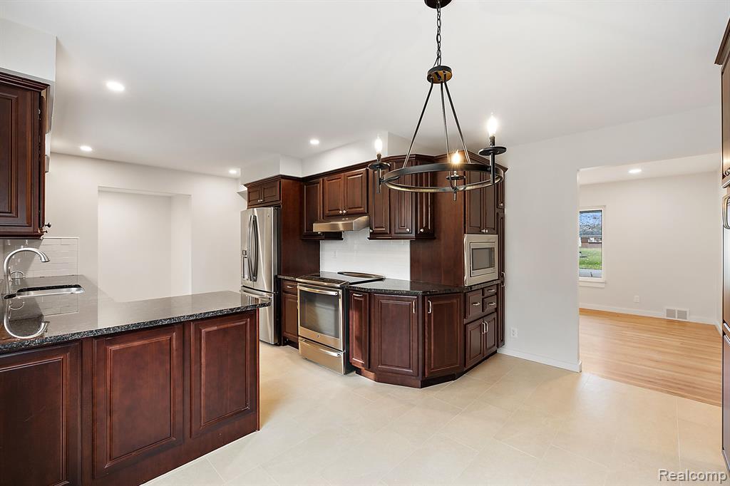 5666 GIBBING Road, Shelby, MI 48317 — Photo 11