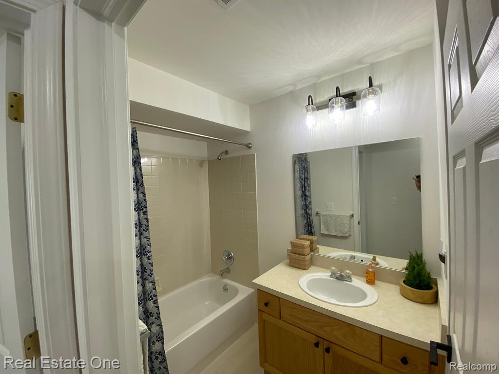 44932 MARIGOLD Drive, Sterling Heights, MI 48314 — Photo 19