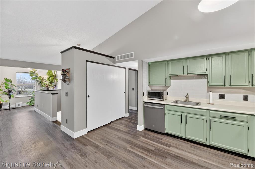 61031 Greenwood Drive, South Lyon, MI 48178 — Photo 8