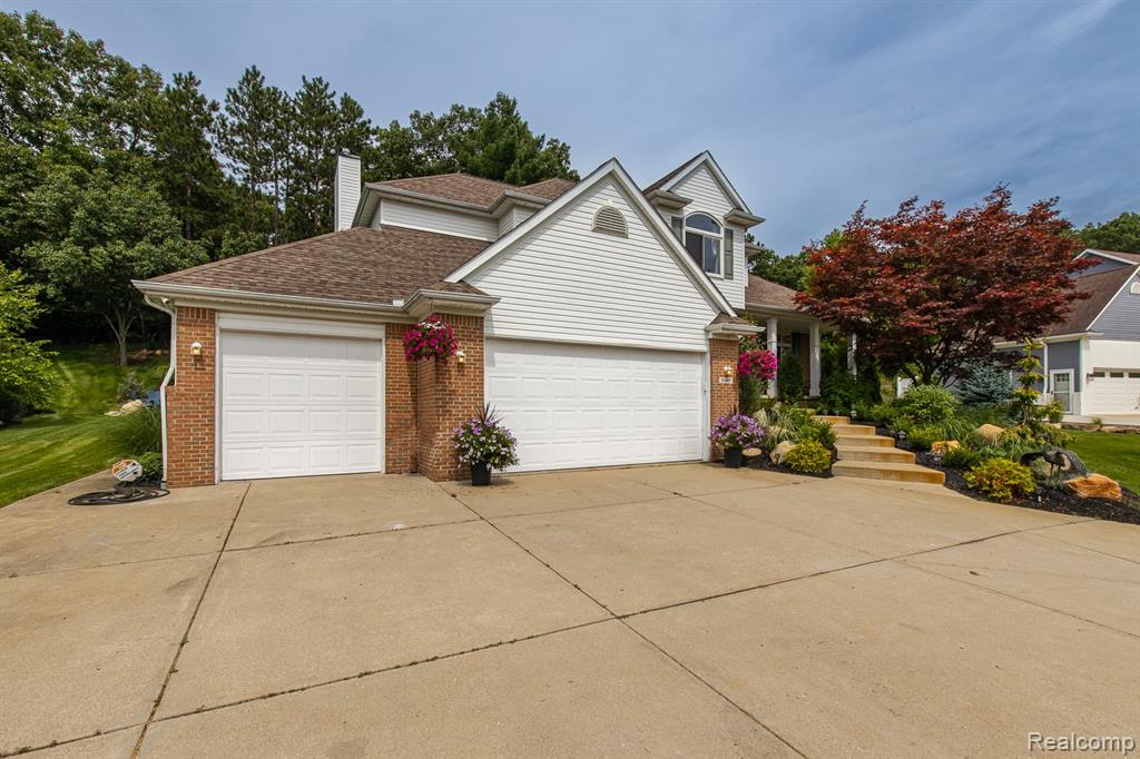 8640 Newport Drive, White Lake, MI — Photo 4