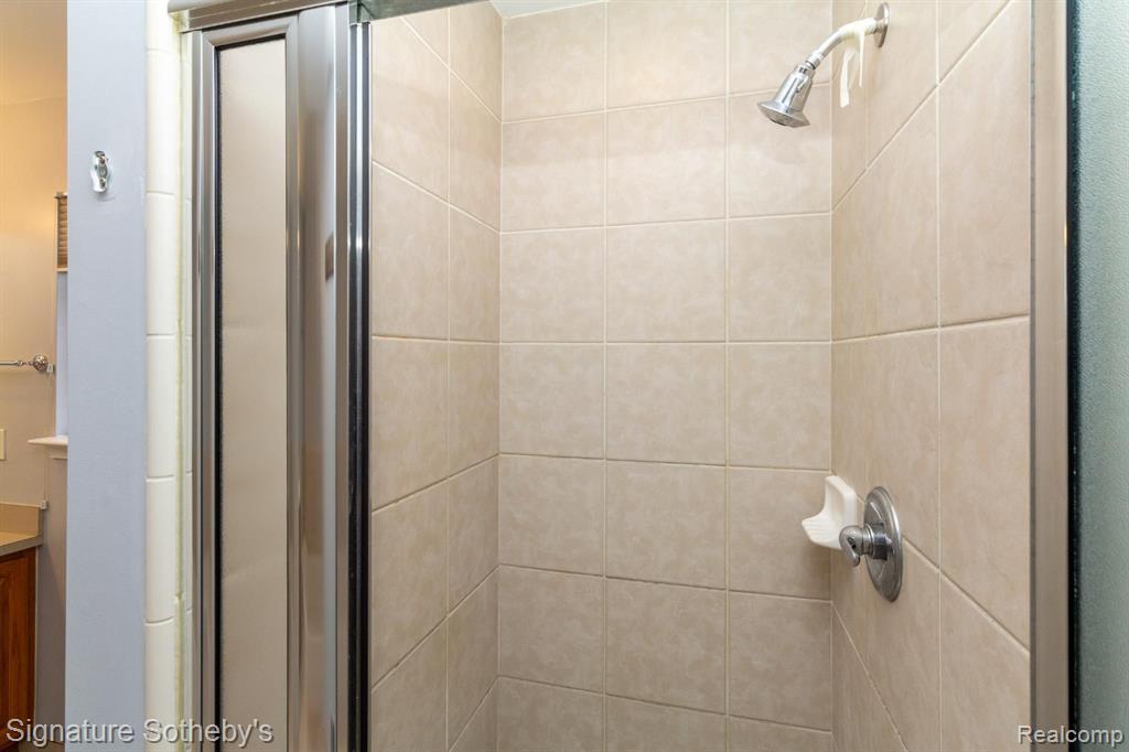 521 James Circle, Royal Oak, MI 48067 — Photo 21