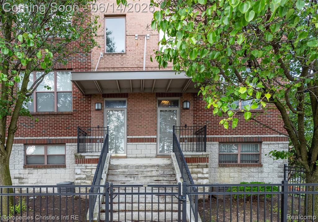 7645 Woodward Avenue, Detroit, MI 48202
