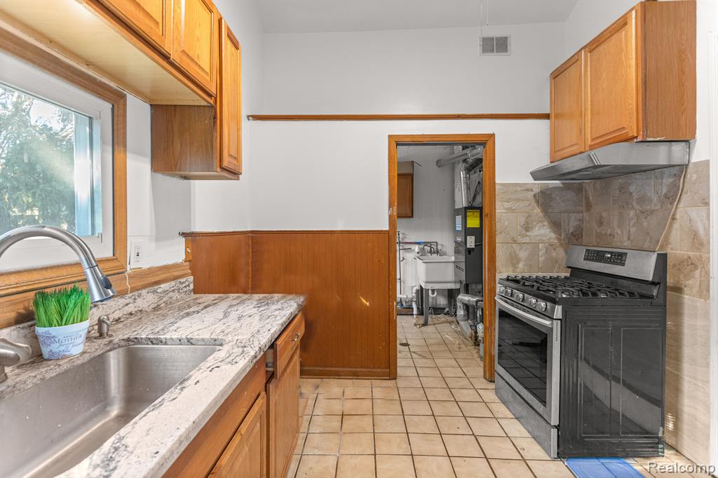 4500 Katherine Street, Dearborn Heights, MI 48125 — Photo 9