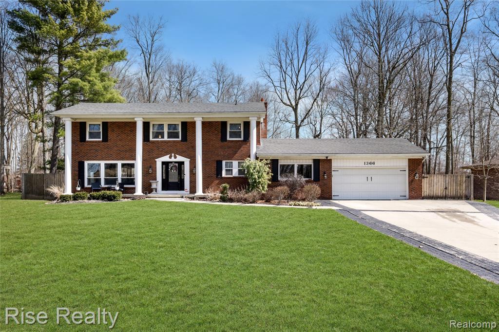 1366 Ox Yoke Drive, Flint, MI 48532 — front exterior