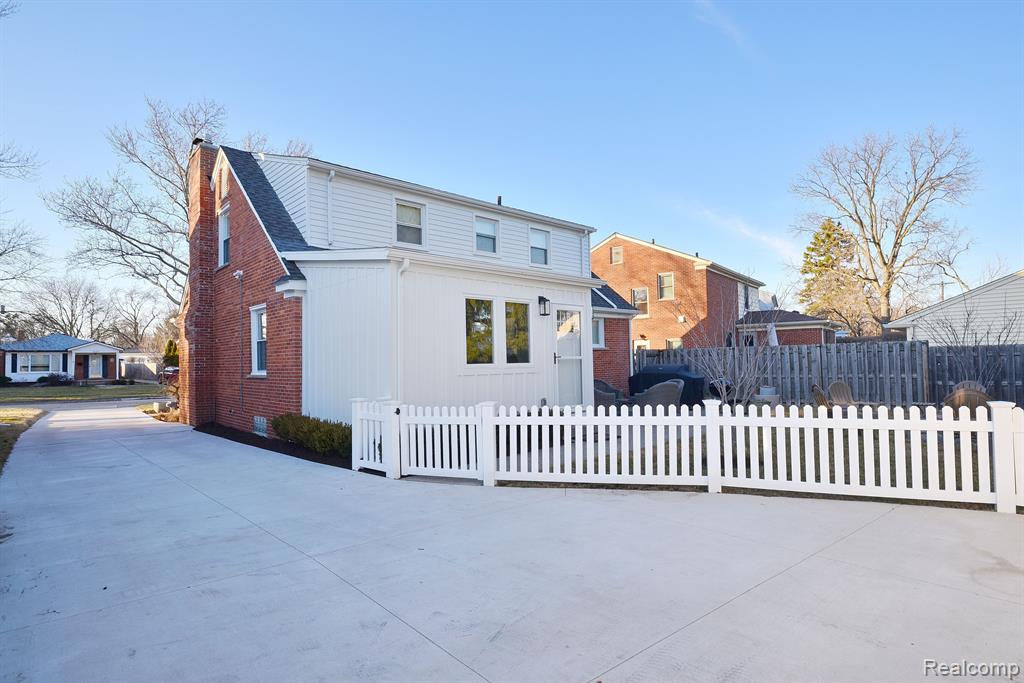 4121 S FULTON Place, Royal Oak, MI 48073 — Photo 32
