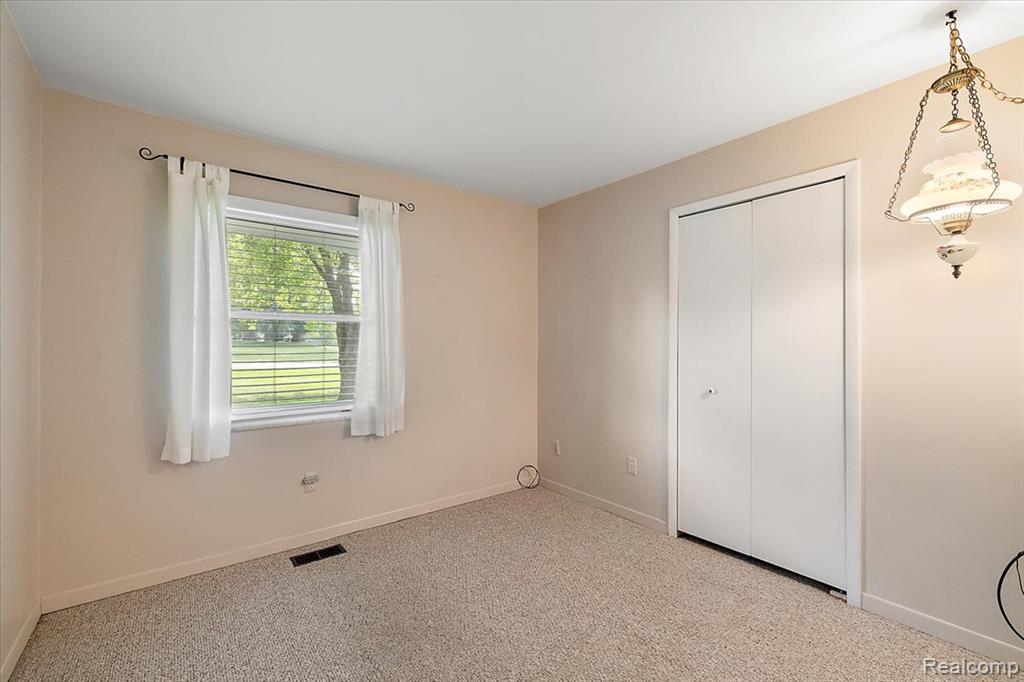 2947 SUN TERRACE Drive, Hartland, MI 48353 — Photo 28