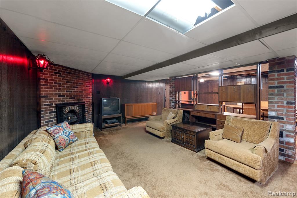 26916 Rouge River Drive, Dearborn Heights, MI 48127 — Photo 29