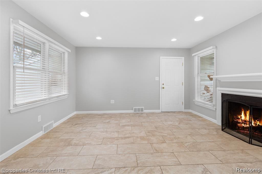 6881 W DARTMOOR Road, West Bloomfield, MI — Photo 22