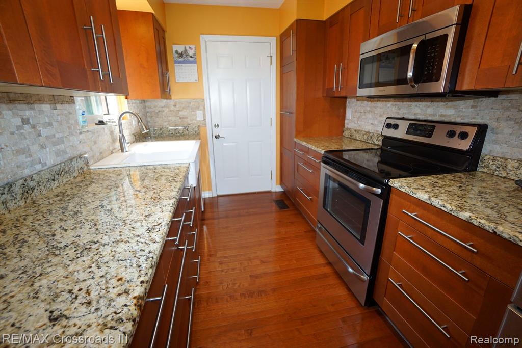 48295 BAYSHORE Drive, Van Buren, MI 48111 — Photo 5