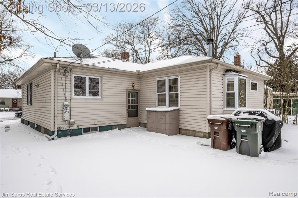 2204 Roslyn Road, Grosse Pointe Woods, MI 48236 — Photo 25