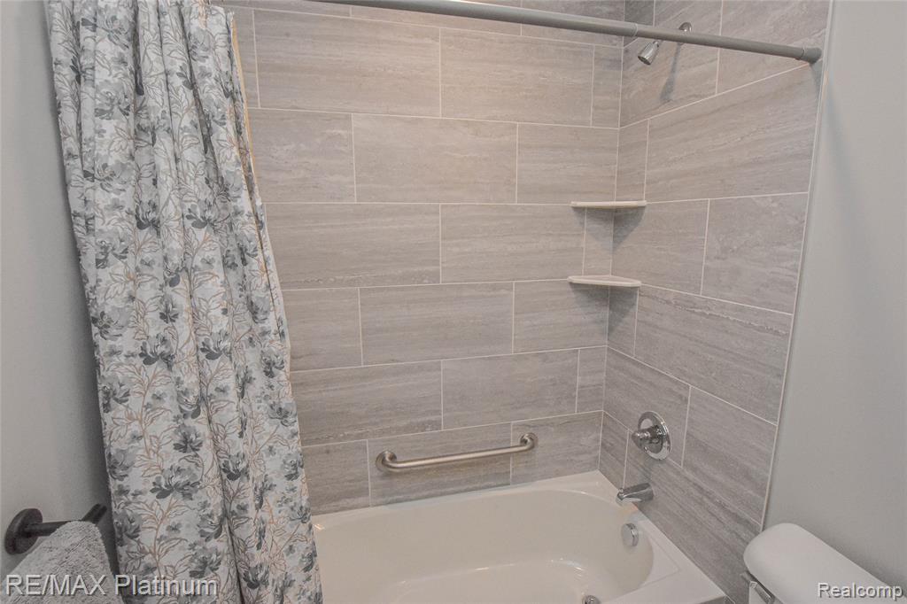 1174 Prudence Drive, Waterford, MI 48327 — Photo 32
