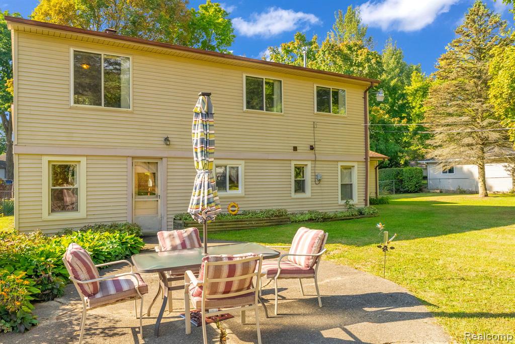 7730 Austere Drive, Waterford, MI 48329 — Photo 26
