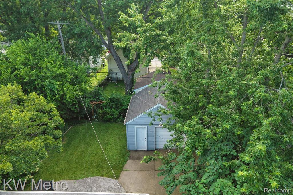 806 LOCKWOOD Road, Royal Oak, MI 48067 — Photo 37