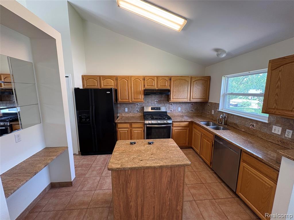 723 Huntclub Boulevard, Auburn Hills, MI 48326 — Photo 2