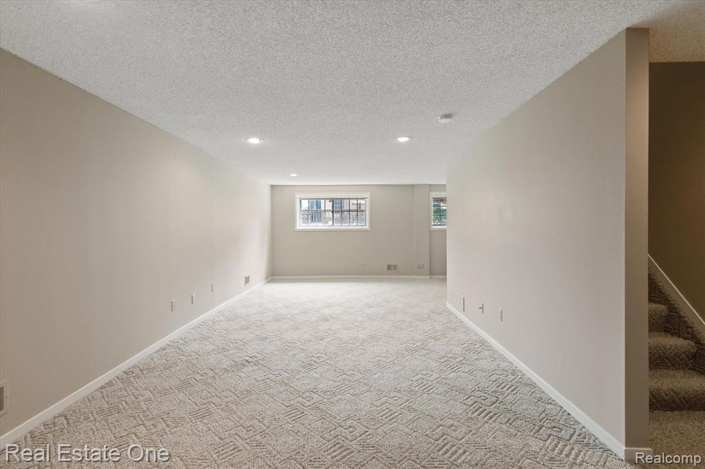 41694 KENILWORTH Lane, Novi, MI 48377 — Photo 26