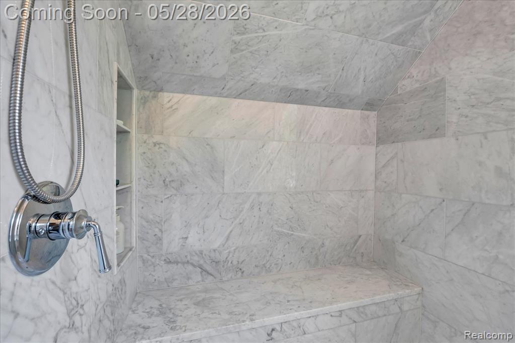 2101 Lochmoor Boulevard, Grosse Pointe Woods, MI 48236 — Photo 24
