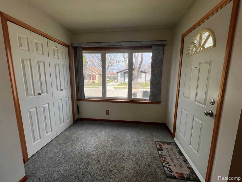 520 E BRICKLEY Avenue, Hazel Park, MI 48030 — Photo 4