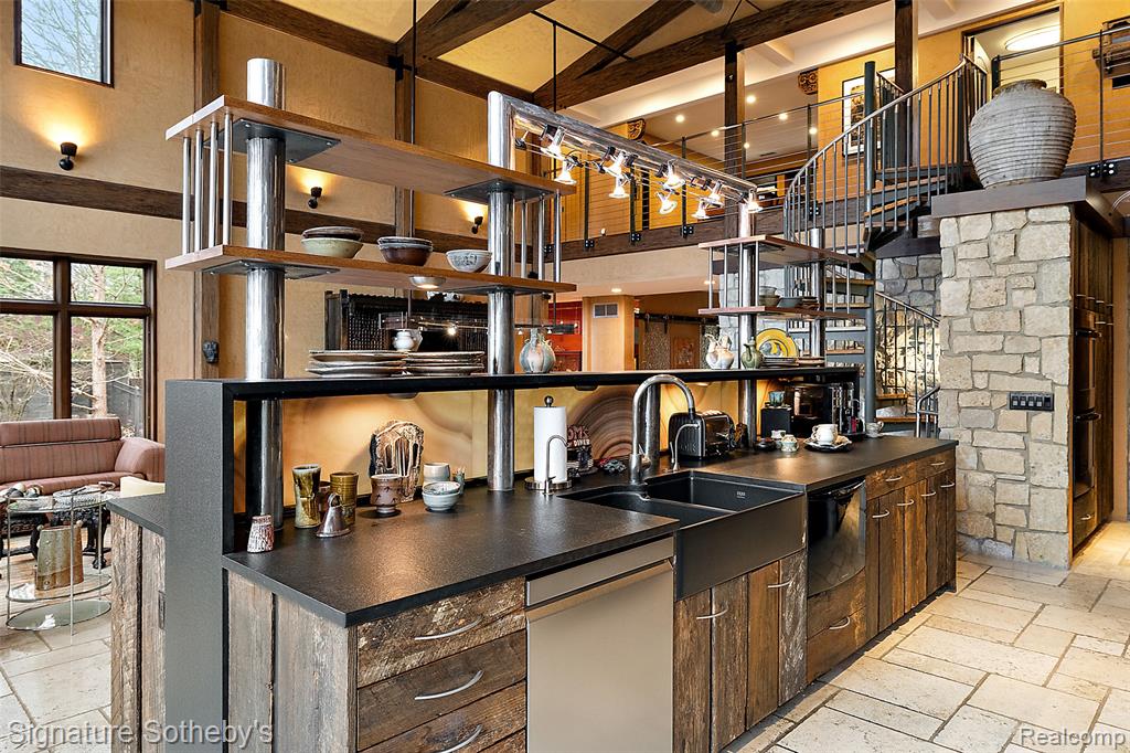 7357 LINDENMERE Drive, Bloomfield Hills, MI 48301 — Photo 21