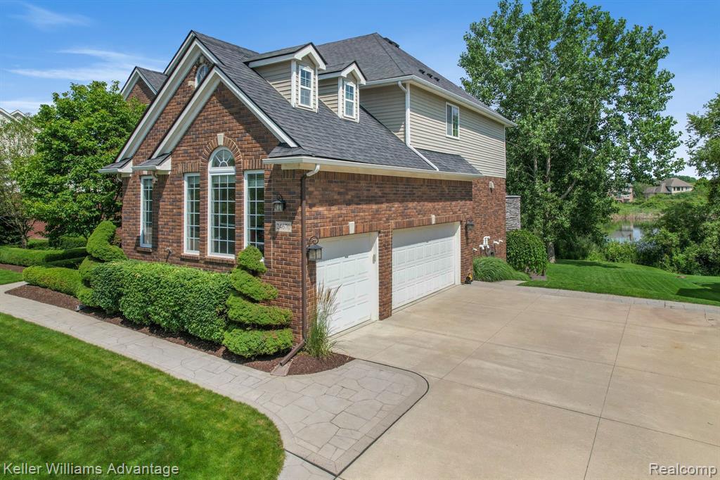 24670 BROMPTON Way, South Lyon, MI 48178 — Photo 11