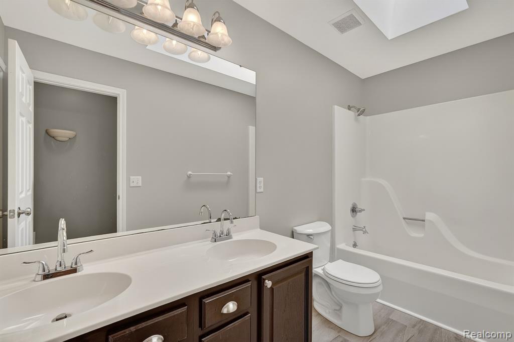 5195 Wyndham Place, Fenton, MI 48430 — Photo 24