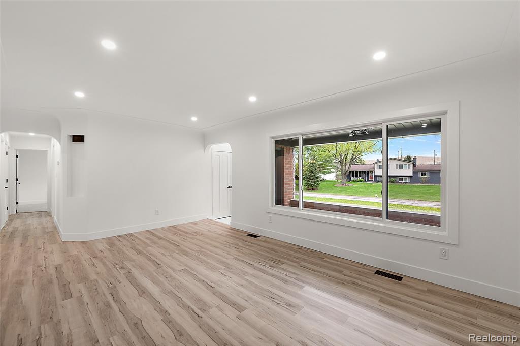 6141 Paramus, Clarkston, MI — Photo 9