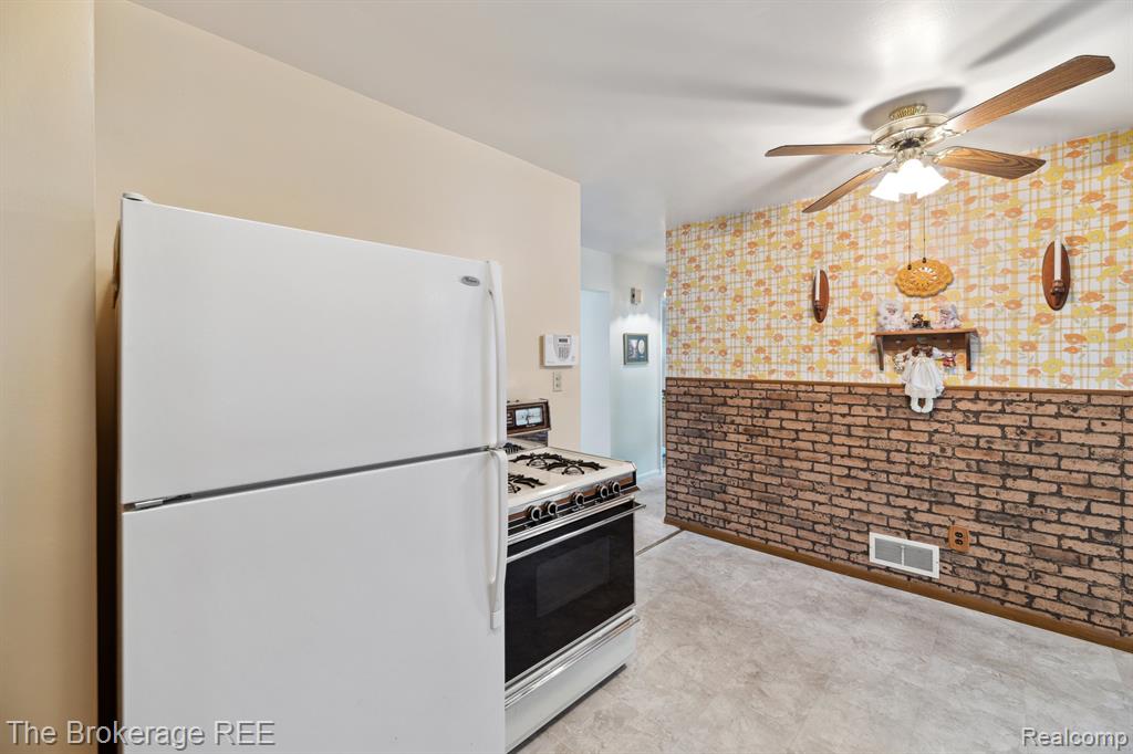 812 E Atherton Road, Flint, MI 48507 — Photo 13