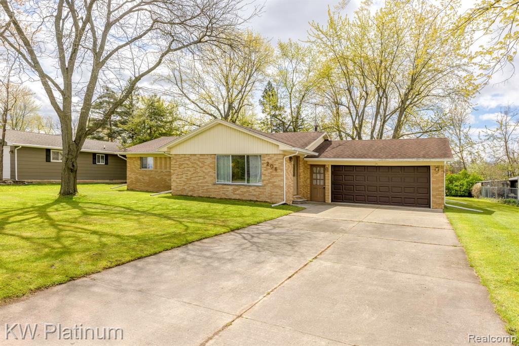 206 E Park Street, Capac, MI 48014 — front exterior
