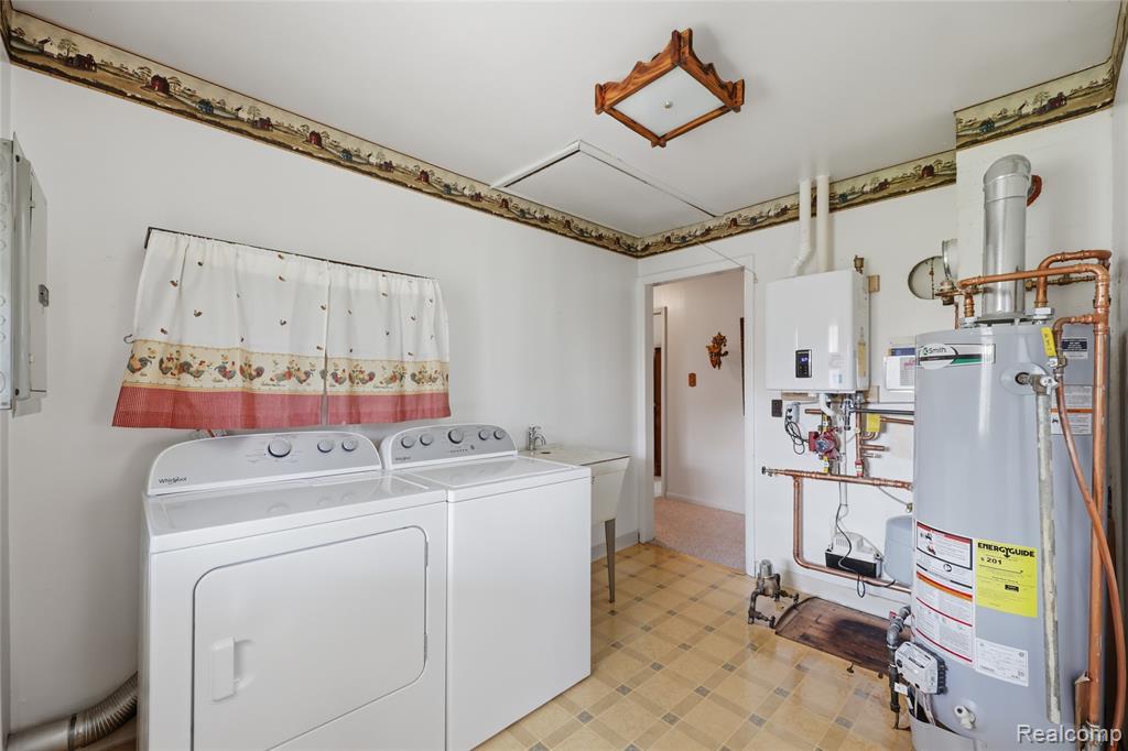 8964 Butwell Street, Livonia, MI 48150 — Photo 12