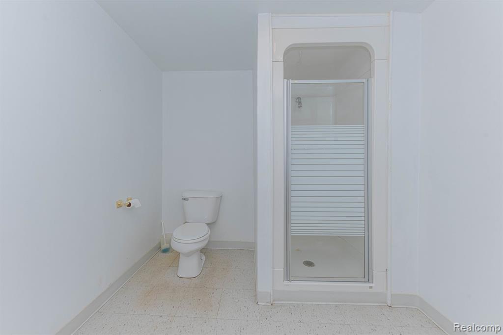 5003 HICKORY POINTE Drive, Orchard Lake Village, MI 48323 — Photo 76