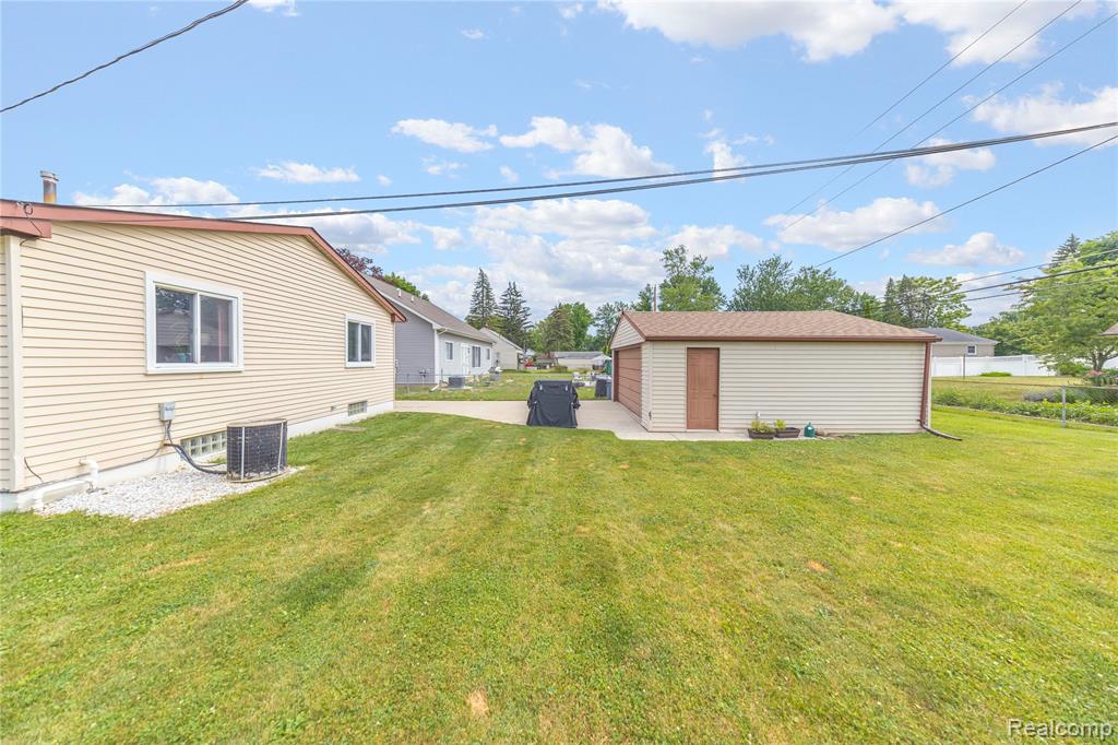 9085 Deering Street, Livonia, MI 48150 — Photo 35