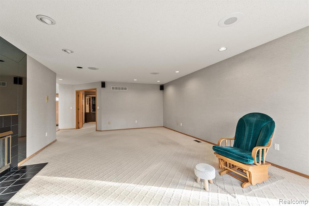 5322 Pond Bluff Drive, West Bloomfield, MI 48323 — Photo 20