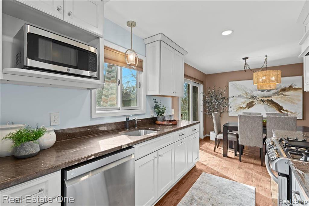 606 HICKORY Street, Milford, MI 48381 — Photo 10
