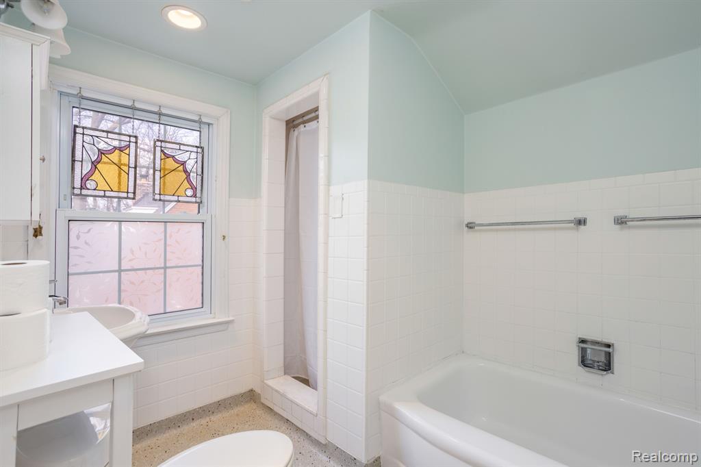 4 DUXBURY Lane, Dearborn, MI 48120 — Photo 22