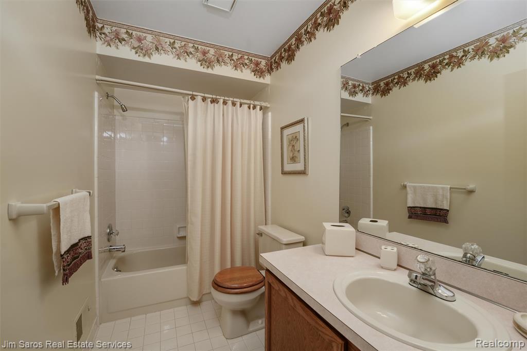 42572 Schienle Lane, Clinton Twp, MI 48038 — Photo 15
