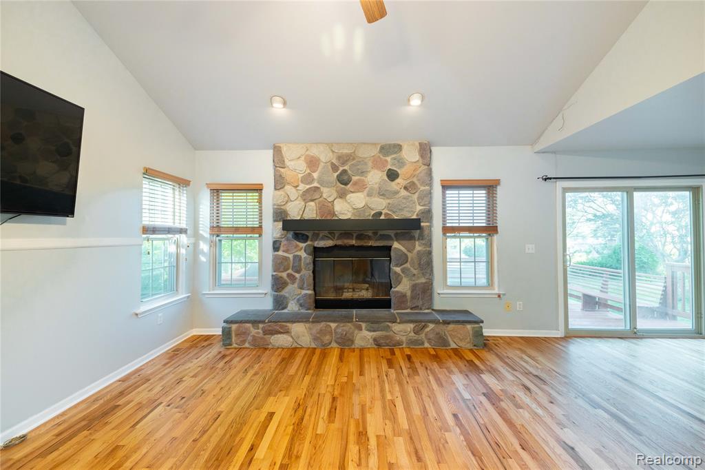 751 Lochaven Road, Waterford, MI 48327 — Photo 7