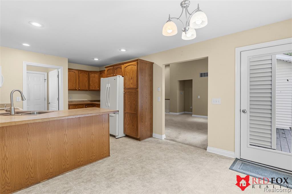 1199 Creek View Court, Burton, MI 48509 — Photo 21