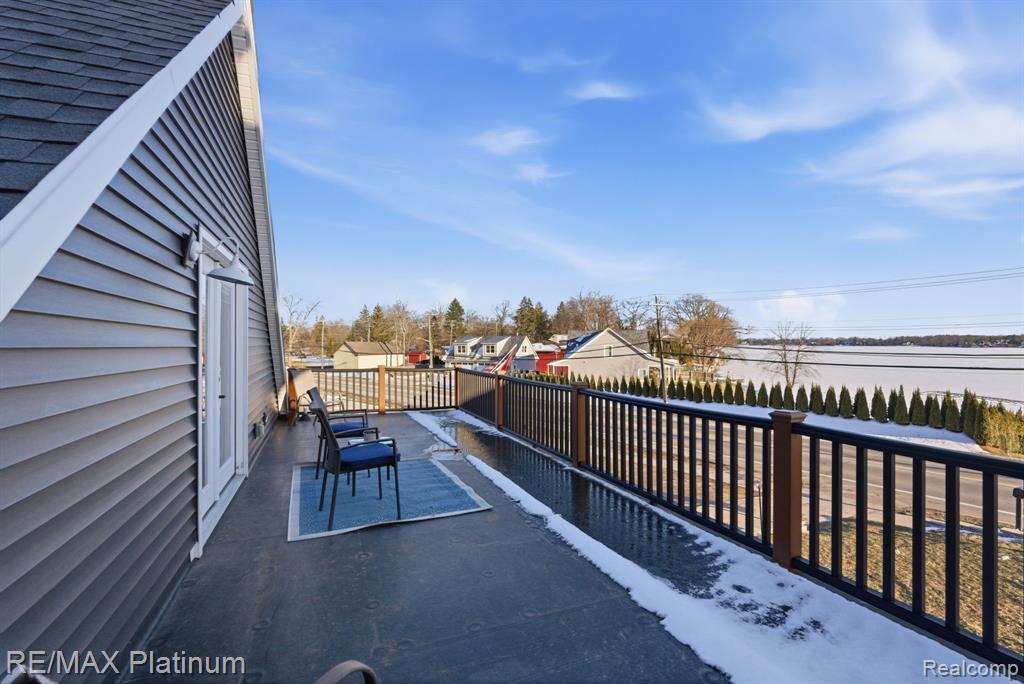 4960 Cooley Lake Road, Waterford, MI 48327 — Photo 10