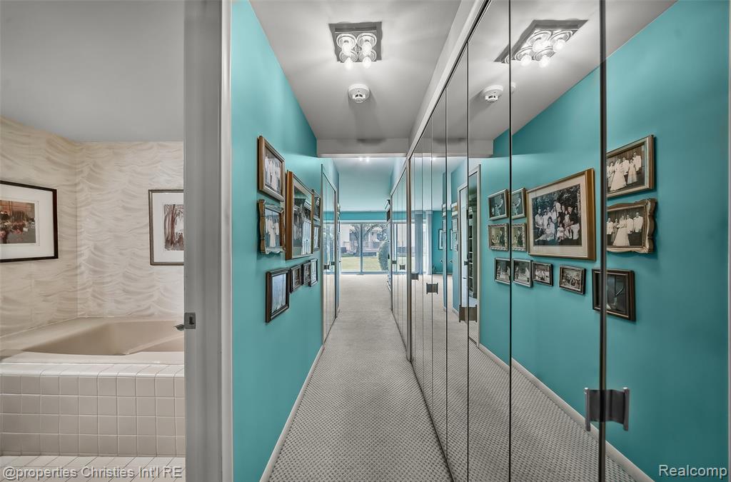 7569 Danbury Circle, West Bloomfield, MI — Photo 16