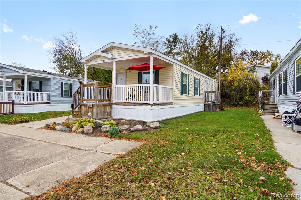 75 Woodridge Court, White Lake, MI — front exterior