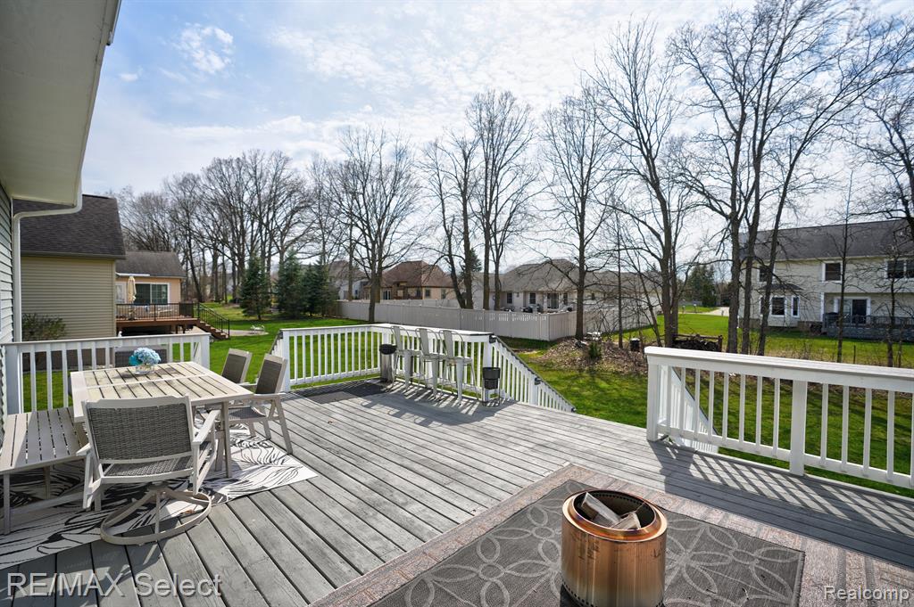 9212 HIDDEN OAKS Drive, Grand Blanc, MI 48439 — Photo 29