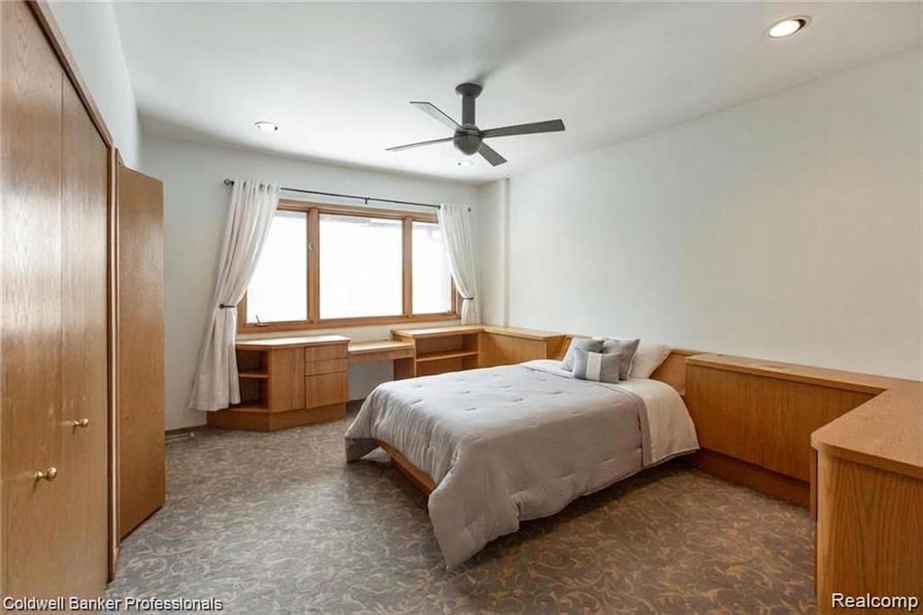 4692 W Wickford, Bloomfield Hills, MI 48302 — Photo 32