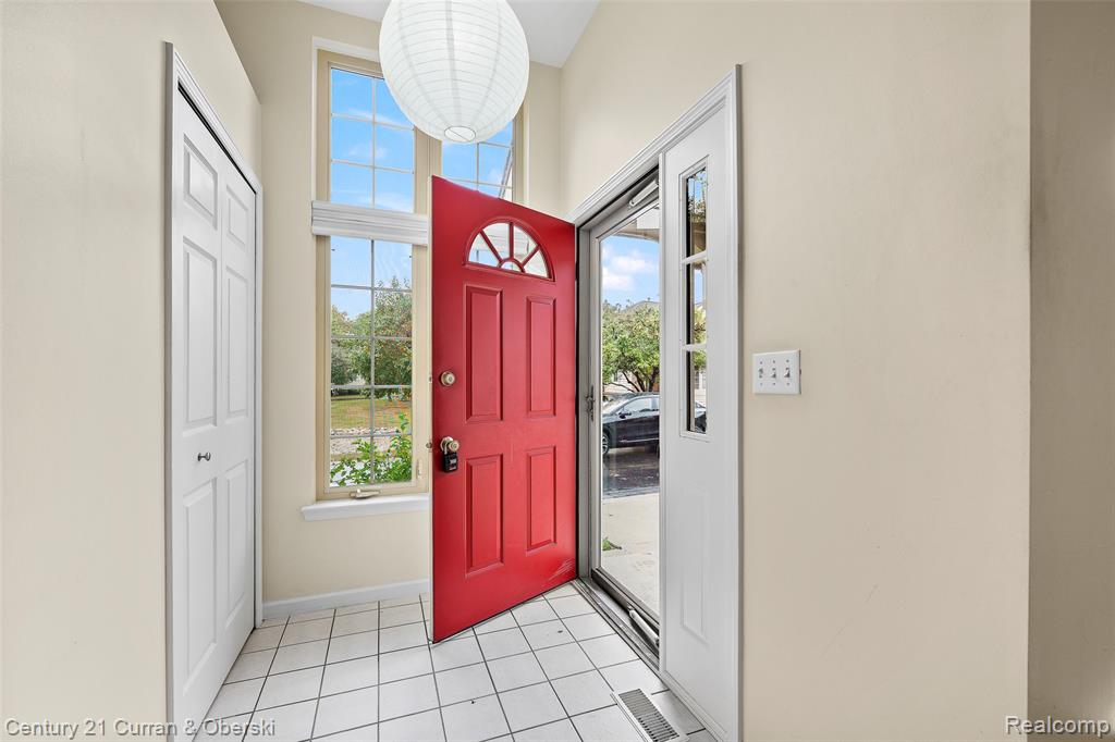 9 Canfield Circle, Dearborn Heights, MI 48127 — Photo 2